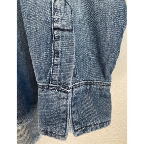 ROSACHA" MEDIUM WASHED DENIM POPOVER W/ FRAYED HEM - Picture 5 of 7
